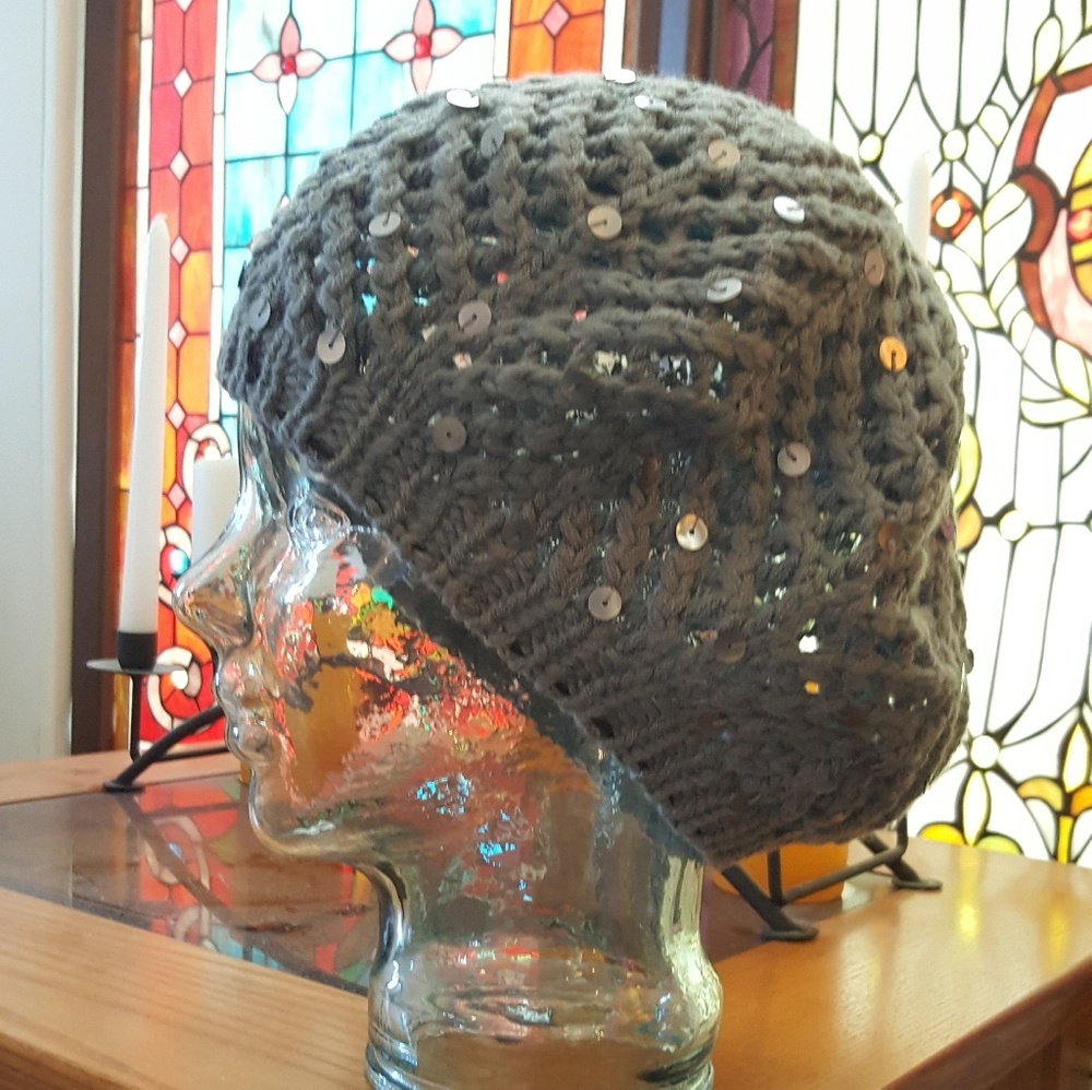 TWIGGY gray crocheted beret with sequins
